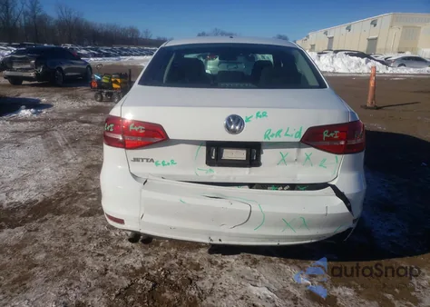 2015 Volkswagen Jetta Base z USA, uszkodzony, nr VIN 3VW2K7AJ9FM325526